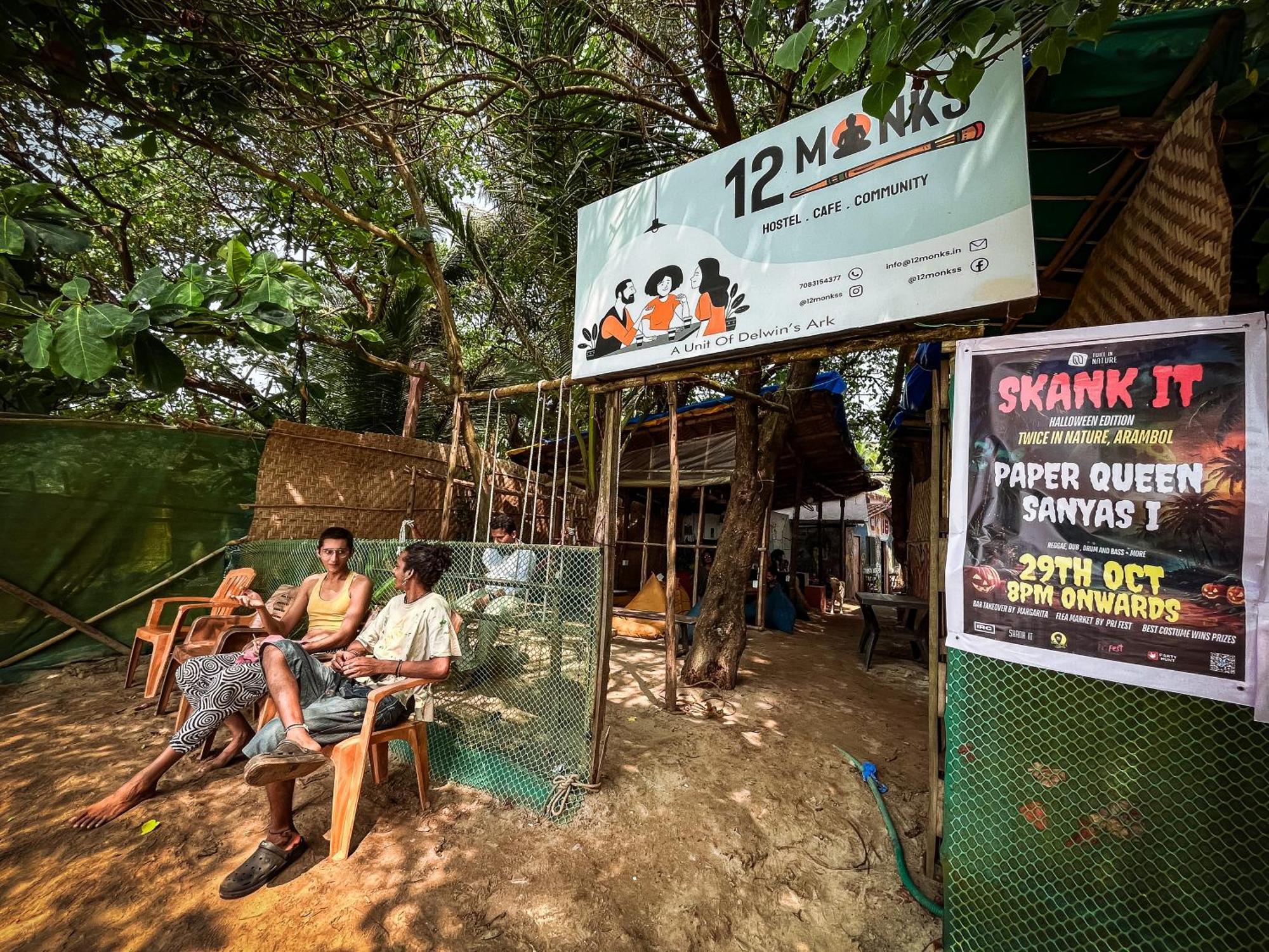 12 Monks - Beachside Hostel Arambol Exterior photo