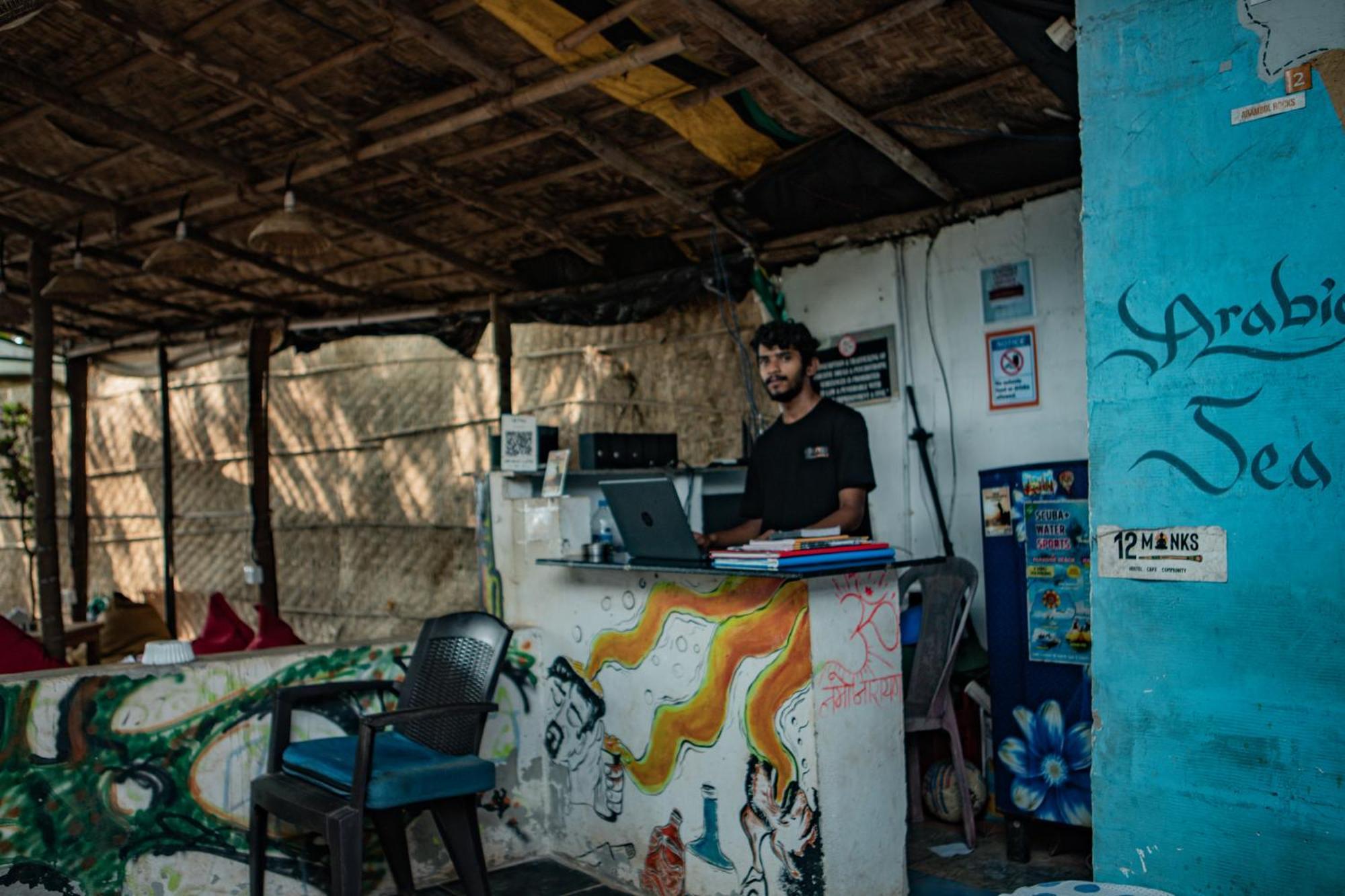 12 Monks - Beachside Hostel Arambol Exterior photo